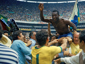 Supporting image for story: Pele re-assures fans over hospital visit after health concerns