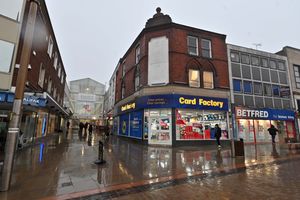 Feature on Dudley town centre, 40 years after the opening of the Merry Hill Centre. Pics taken on a wet thursday around 2-3pm. Weather not helping trade.
