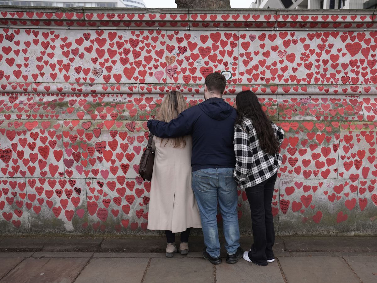 Covid bereaved families &lsquo;let down and abandoned&rsquo; on day of reflection