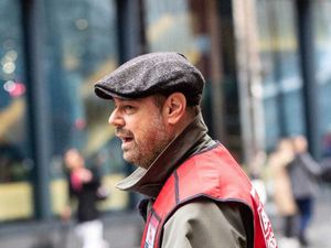 Supporting image for story: Former EastEnders star Danny Dyer goes undercover to sell the Big Issue