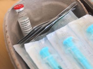 Supporting image for story: AstraZeneca jab benefits ‘outweigh risks’ but under-30s offered alternative