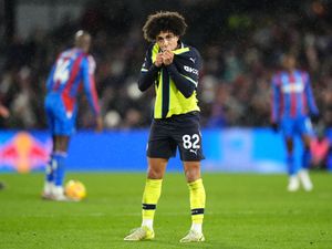 Supporting image for story: Rico Lewis scores equaliser before being sent off as Man City held by Palace
