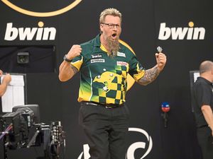Supporting image for story: Simon Whitlock's magic at Grand Slam