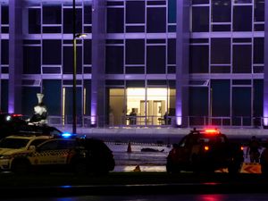 Supporting image for story: Explosion outside Brazil Supreme Court leaves one dead