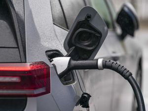 Supporting image for story: Electric vehicle discounts reach a new average of £5,000