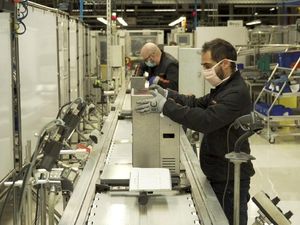 Supporting image for story: Seat factory switches from vehicle to ventilator production