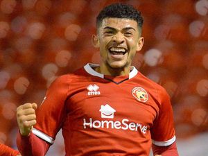 Supporting image for story: Walsall boss Darrell Clarke: Josh Gordon is a grafter