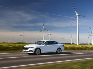 Supporting image for story: Skoda adds new hybrid powertrains to Octavia