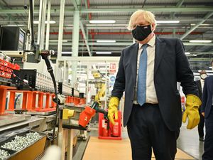 Supporting image for story: PM ‘wrong’ to consider using self-isolation opt-out scheme, minister admits