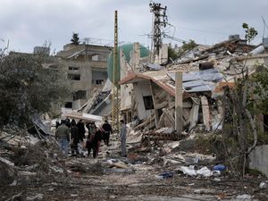 Supporting image for story: ’15 killed’ in Lebanon before deal reached to extend Israeli withdrawal deadline