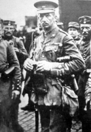 The photo which proves that Yate was captured alive and apparently unwounded.