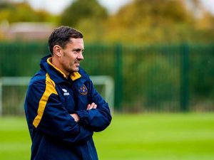 Supporting image for story: Shrewsbury Town boss Paul Hurst happy to hold up contract talks