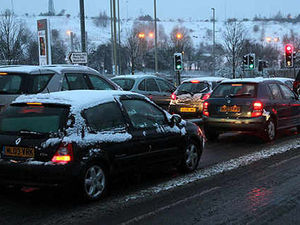 Supporting image for story: Fresh snow chaos sparks drivers' fury