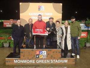 Supporting image for story: Get in there Boyo! Another big night of racing at Monmore Green