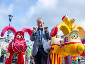 Supporting image for story: Steam train brings Wallace & Gromit sculptures to Bristol for summer arts trail