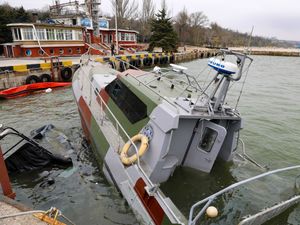 Supporting image for story: Relentless attacks pound last defenders holed up in Mariupol