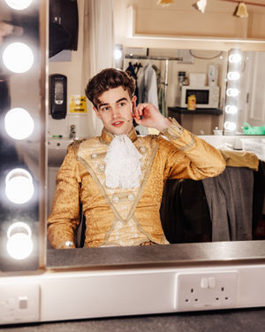 Solomon Davy takes times to prepare his outfit and readjust his microphone. Photo: Danny Kaan