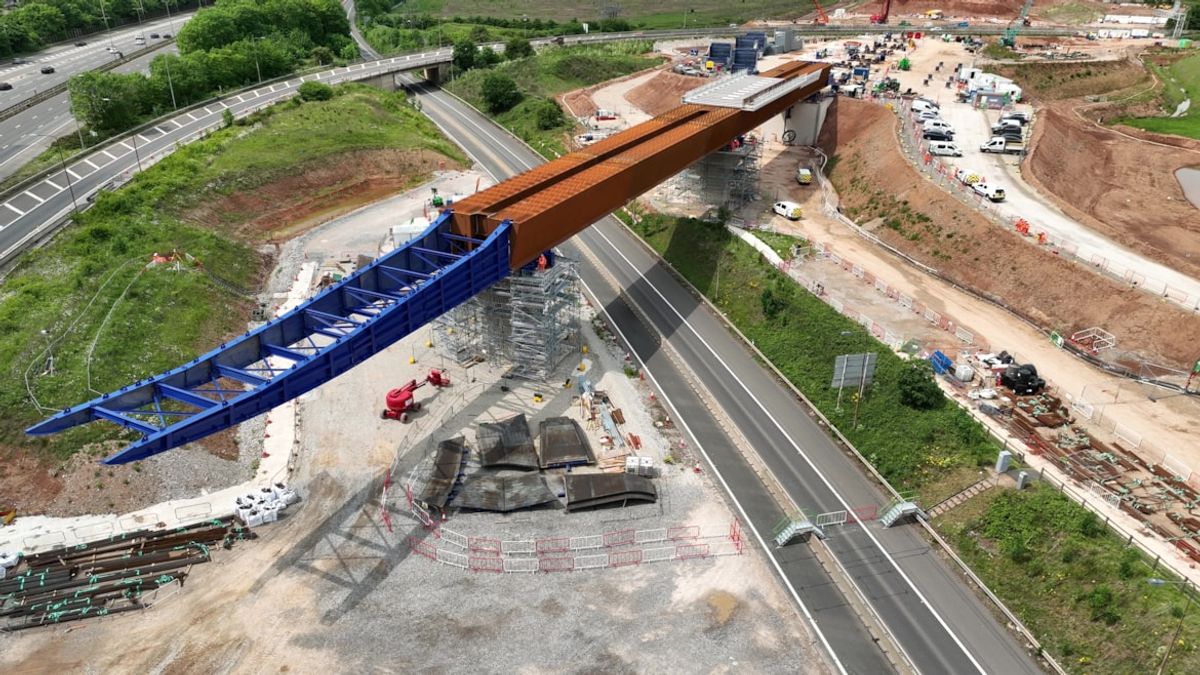 Were using frying pan technology! HS2 begins work on incredible M6 viaduct slide near Birmingham Airport