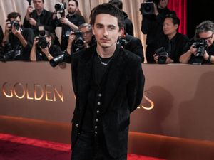 Supporting image for story: Timothee Chalamet makes relationship with Kylie Jenner Instagram official