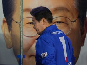 Supporting image for story: Exit poll shows liberal candidate Lee forecast to win South Korean election