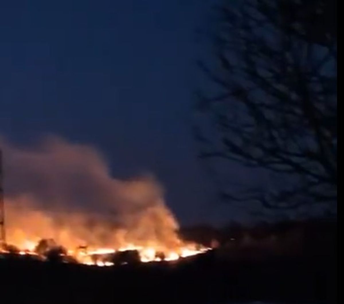 Dramatic images show huge wildfire at Gentleshaw Common in Staffordshire