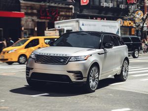 Supporting image for story: Record year for Jaguar Land Rover – but sales sliding in recent months