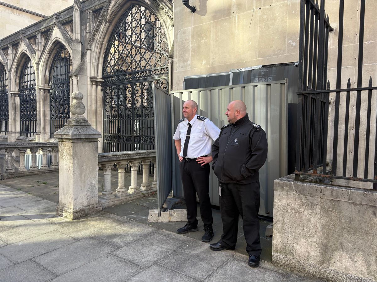 New Banksy artwork at the Royal Courts of Justice already covered up