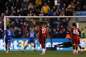 Jason Cummings of Shrewsbury Town scores a goal to make it 2-2 (AMA)