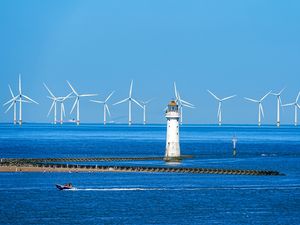 Supporting image for story: Temperatures to dip slightly as UK passes peak of third heatwave this summer