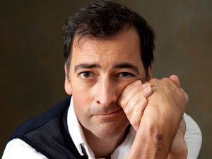 Supporting image for story: Comedy legend to close out fringe festival