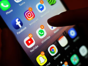 Supporting image for story: Crackdown on mobile phone use for drivers after dozens of collisions in West Mercia