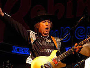 Supporting image for story: Slade shine in homecoming gig