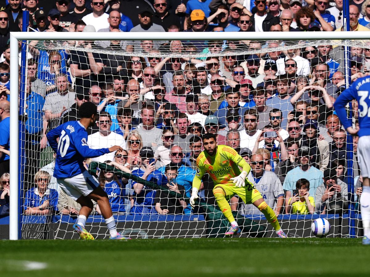 Arsenal’s slim title challenge almost over after Everton draw