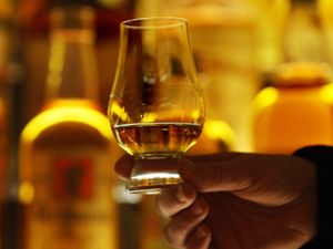 Supporting image for story: Drinking of ‘flavoursome’ Scotch whisky urged by Labour frontbencher