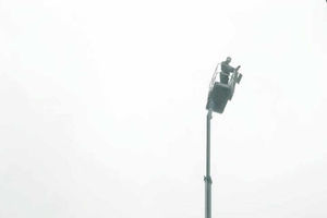 Supporting image for story: Worker stranded on cherry picker