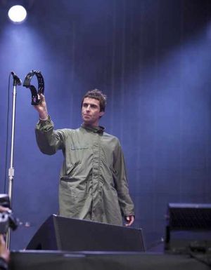 Supporting image for story: Oasis prove they are Ricoh roll stars