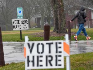 Supporting image for story: Early voting kicks off in key battleground state of Wisconsin