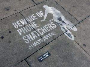 Supporting image for story: What can phone makers and users do to combat device theft?