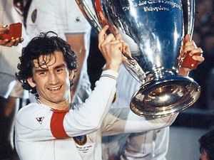 Supporting image for story: Dennis Mortimer: Name Villa Park North Stand after Ron Saunders