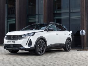 Supporting image for story: Peugeot updates 3008 and 5008 with new trim levels