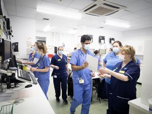 Supporting image for story: Government defends recommendation of 1% pay rise for NHS workers