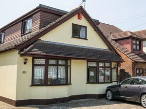 Supporting image for story: This house could be the 'first to be sold via Facebook Live'