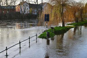 Flood waters submerge footpaths in Shrewsbury town centre
