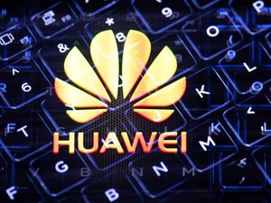 Supporting image for story: Trump’s chief of staff discusses Huawei decision with top UK officials