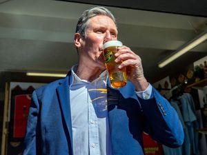 Supporting image for story: Starmer toasts Welsh Labour with Wrexham Lager brewery visit
