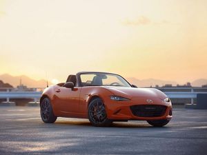 Supporting image for story: Mazda reveals striking MX-5 30th Anniversary Edition