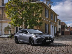 Supporting image for story: UK Drive: The Lexus ES is a compelling left-field alternative to the established executive saloon elite