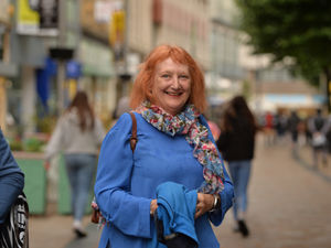 Supporting image for story: Gloomy view of new PM among city centre visitors