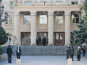 Supporting image for story: Pregnant British teen may get two years in Georgia prison for drug smuggling