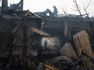 Supporting image for story: More than 10,000 civilians dead in Mariupol, mayor says